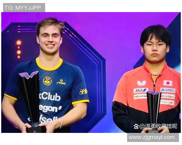 男单颁奖礼:莫雷加德亲吻奖杯,笑脸绚烂,松岛辉空全程黑脸 男单颁奖礼:莫雷加德亲吻奖杯,笑脸绚烂,松岛辉空全程黑脸